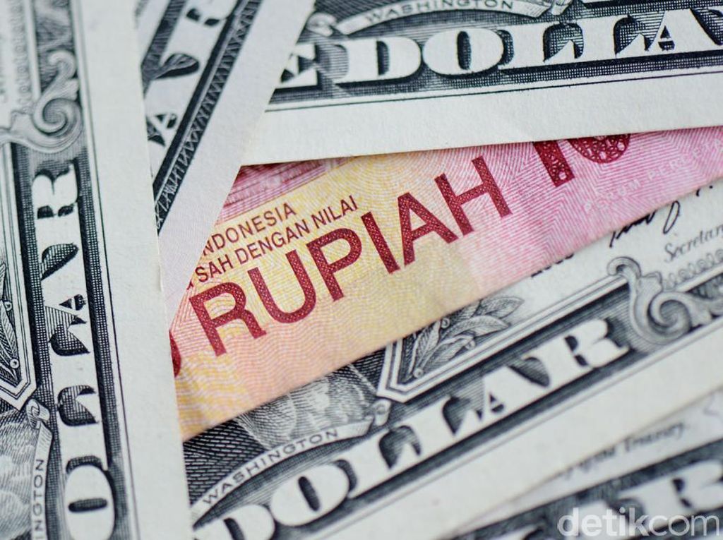 Anjloknya Harga Emas-Dolar AS Tembus Rp 17.200 gegara Tarif Balasan Trump